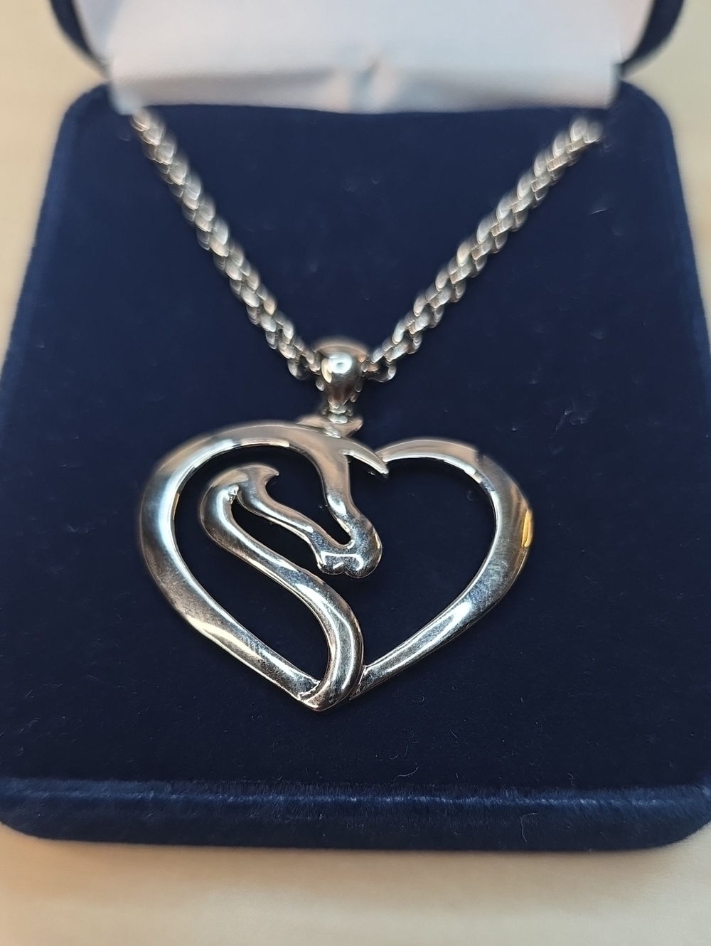 Montana Silversmiths Equestrian Heart Necklace New In Box Horse In Heart - Picture 6 of 14